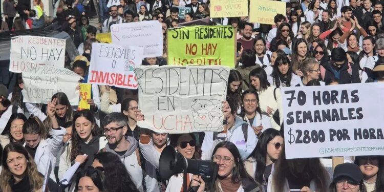 El conflicto en el Garrahan: aceptan la conciliación, pero anuncian nuevas medidas y exigen una respuesta para el martes