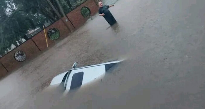 Confirmaron más de mil evacuados por las tormentas en Buenos Aires y 10 municipios están bajo alerta roja