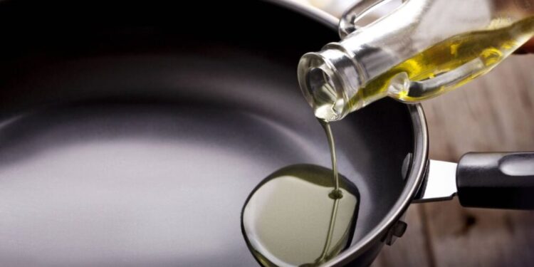 ANMAT prohibió la venta de un aceite de oliva y una harina de almendras