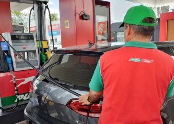 Una petrolera aumentó 5% el precio de sus combustibles y la siguen otras.