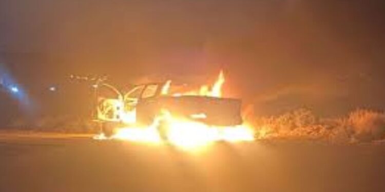 Se prendió fuego una camioneta en la ruta 51