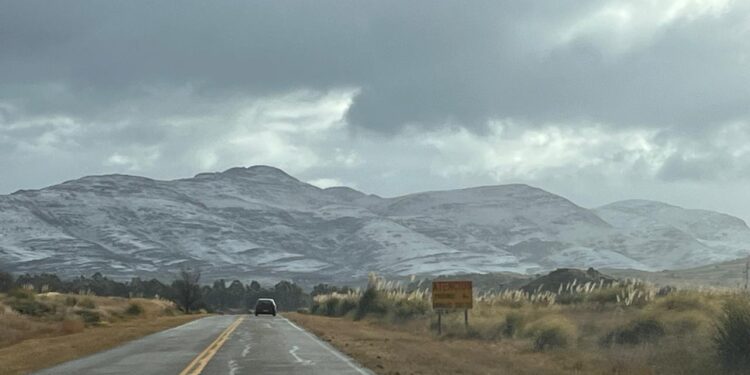 Nieve, lluvia y viento intensos. Lunes muy frío en la comarca.