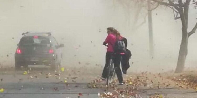 Jueves de mucho viento, se esperan tormentas por la noche