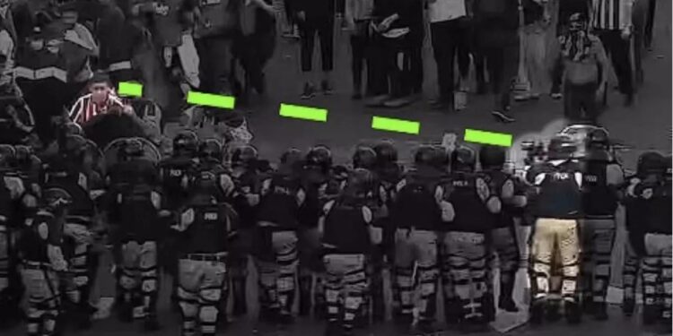 Identifican al prefecto que disparó en el ojo a Jonathan Navarro en la represión del 12 de marzo