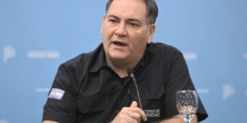 El ministro de Seguridad de Kicillof acusó a los 24 policías desplazados de conspirar.