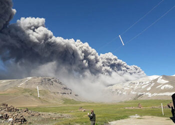 Malargüe: Elevaron a alerta amarilla la actividad del volcán Peteroa