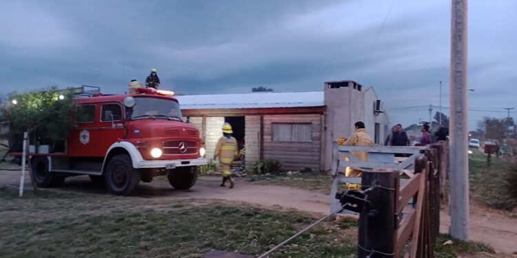 Incendio en Vivienda de Saldungaray: Menor de 13 Años recibe atención médica