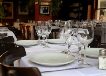 El consumo en bares y restaurantes cayó hasta 30% en lo que va del año