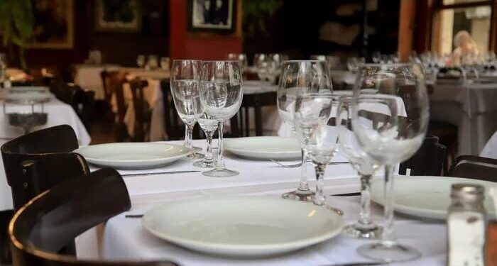 El consumo en bares y restaurantes cayó hasta 30% en lo que va del año
