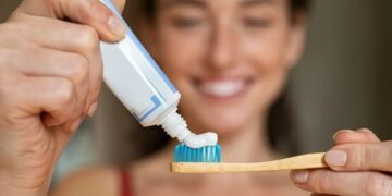 Alerta por lesiones bucales: prohíben una pasta dental de una marca reconocida