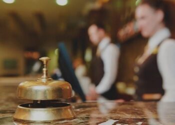 Hoteleros advierten que hay hasta 300 despidos por mes