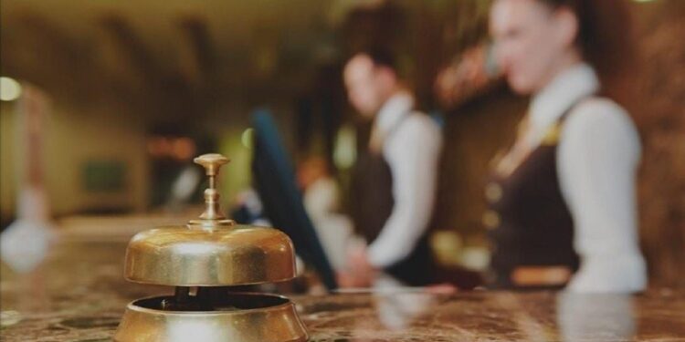 Hoteleros advierten que hay hasta 300 despidos por mes