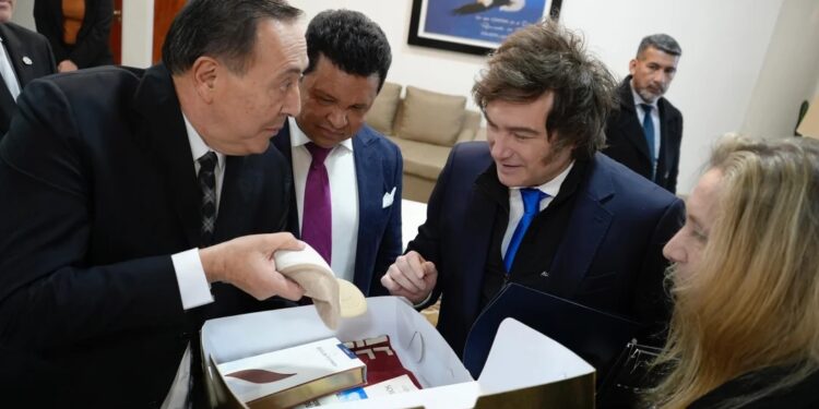 El delirante milagro del pastor amigo de Milei: dice que 100 mil pesos se le transformaron en 100 mil dólares