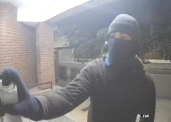 Altar nazi y escuchas: así cayó el autor de las pintadas en la DAIA