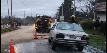 Incendio Vehicular en Sierra de la Ventana: Rápida Intervención de los Bomberos