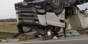 Impresionante vuelco en la ruta 51