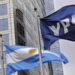 Suspenden la orden judicial para que Argentina le entregue el 51% de YPF a fondos buitre