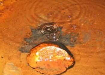 El agua más antigua hallada en la Tierra tiene 1.600 millones de años y una científica se atrevió a probarla: tiene un sabor horrible