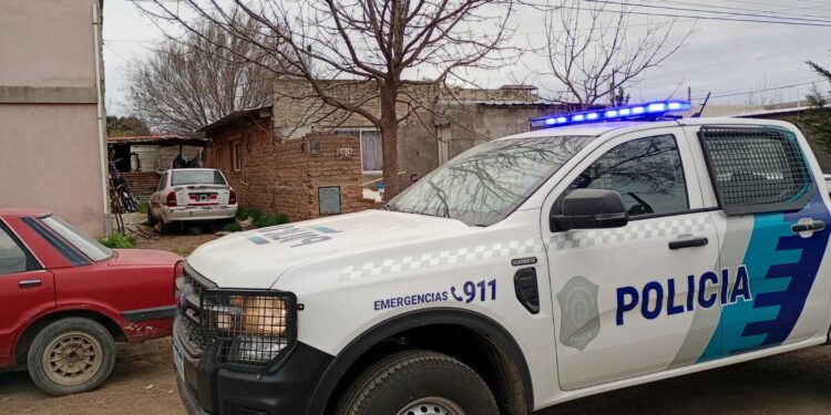 Allanamiento exitoso en Tornquist: secuestran prendas y recuperan teléfono robado.