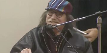 Charly García recibió el Doctorado Honoris Causa de la UBA en un acto emotivo y multitudinario