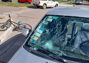 Accidente de tránsito en Tornquist: Un menor hospitalizado al colisionar con auto de remises