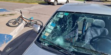 Accidente de tránsito en Tornquist: Un menor hospitalizado al colisionar con auto de remises