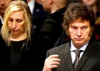 Denunciaron al presidente, su hermana y otros funcionarios por presuntas coimas de laboratorios