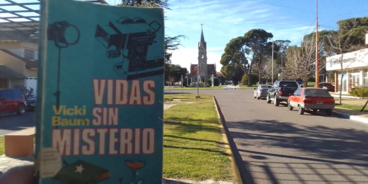 Un libro vuelve a casa después de 59 años: La emotiva historia de Claudio Manzano