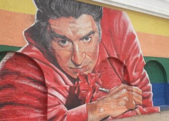 Sandro cumple 80 años: Banfield rinde homenaje al legendario cantante