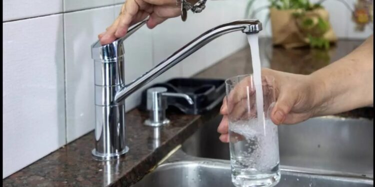 La Justicia ordena suspender por seis meses los cortes de agua residenciales por falta de pago