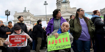 Un fallo judicial hace tambalear el veto de Javier Milei a la emergencia en discapacidad