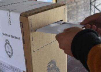 Por pedido de la Defensoría, se podrán incluir más de dos fotos de candidatos en las boletas