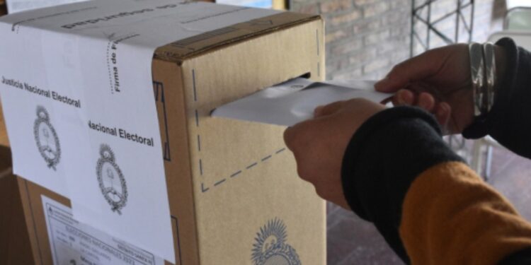 Por pedido de la Defensoría, se podrán incluir más de dos fotos de candidatos en las boletas