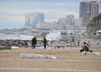 Frío y baja concurrencia en el cierre de las vacaciones de invierno en Mar del Plata