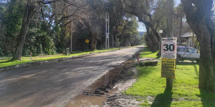 Lomos de burro, mesetas y reductores de velocidad: un tema de debate en Villa La Arcadia