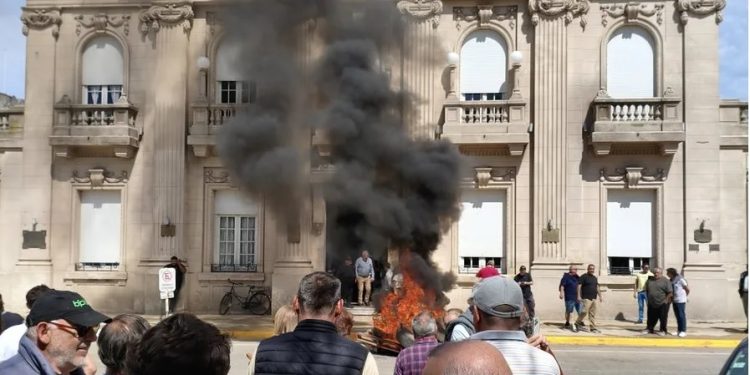 “Váyanse a la mierda”: productores de 9 de Julio estallaron contra la municipalidad por las inundaciones