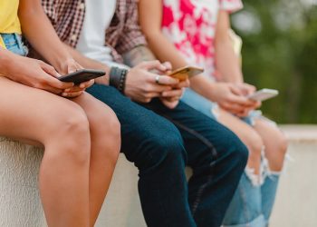 ¿Piel real o piel de filtro? El nuevo dilema adolescente en la era de las redes sociales