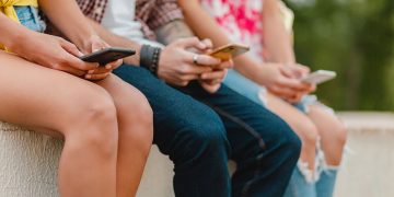 ¿Piel real o piel de filtro? El nuevo dilema adolescente en la era de las redes sociales