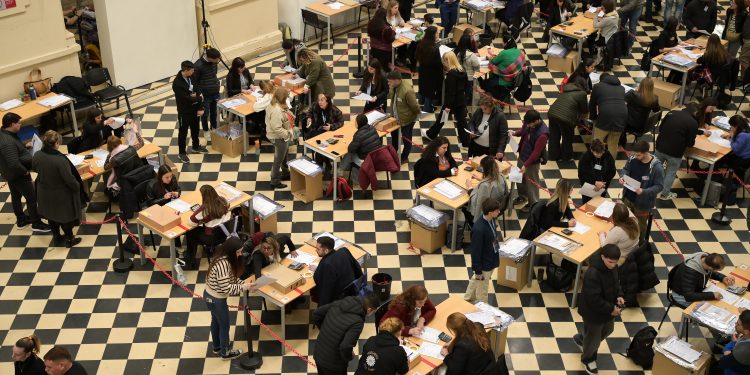 Comenzó el escrutinio definitivo de las elecciones bonaerenses.