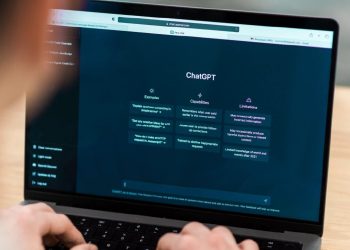 IA en las aulas: los docentes reclaman capacitación y alumnos a la deriva.