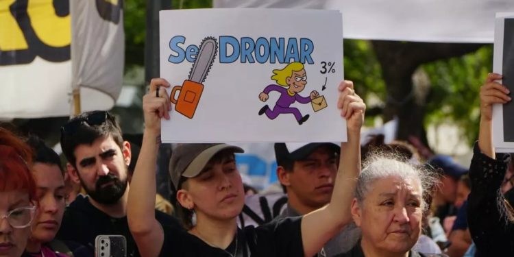 Tras perder la elección, Milei cerró 32 centros que ayudan a jóvenes a dejar las drogas