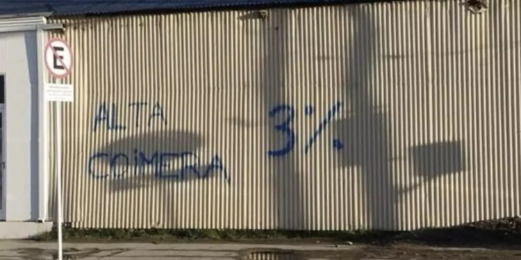 Milei suspendió la caminata por el centro de Ushuaia por baja convocatoria y fuertes protestas