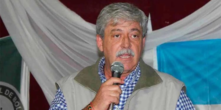 Para Buzzi, la baja de retenciones es “un burdo manotazo de ahogado” del gobierno