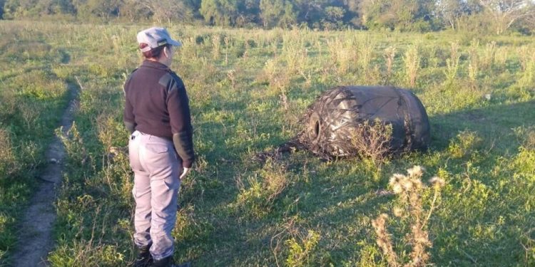 Misterio en Chaco: cayó un objeto metálico del cielo