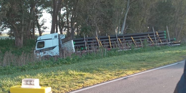 Dos muertos y un herido grave en un trágico choque cerca de Laprida