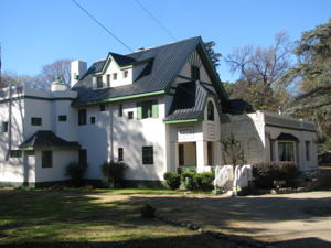 Incendio en Hotel de Villa La Arcadia: Bomberos de Sierra de la Ventana acuden al lugar