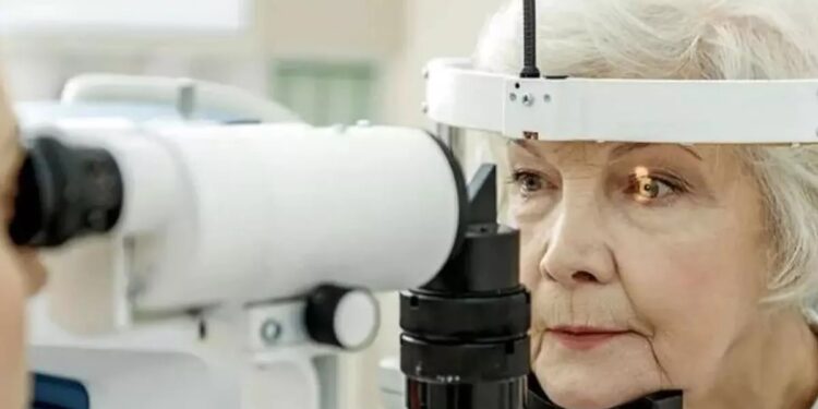 Denuncian sobreprecios y corrupción en el PAMI por la compra de lentes a un valor mucho mayor que el de mercado