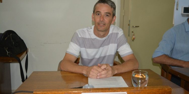 Renunció el concejal Matías Rojas en medio de denuncias en su contra por abuso sexual.