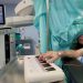 Un hombre toca el piano mientras le operan de un tumor cerebral en un hospital de Córdoba