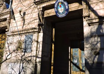 Condenan a 14 años y 10 meses de prisión a un policía por abusar de una menor de edad